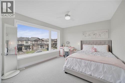 116 Bedrock Drive, Hamilton, ON - Indoor Photo Showing Living Room