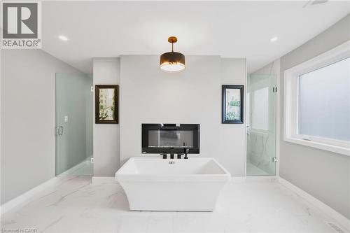 116 Bedrock Drive, Hamilton, ON - Indoor Photo Showing Bedroom