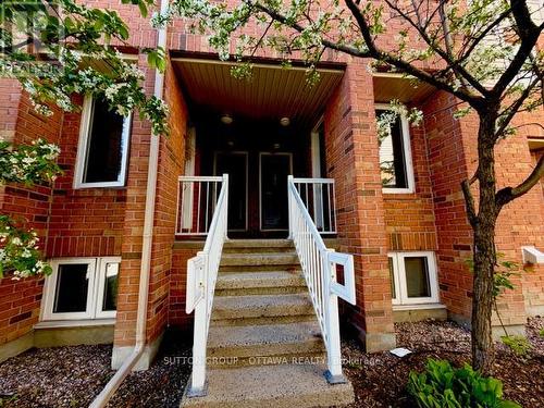 115 TALL PINES PRIVATE  Ottawa, ON K2H 1H1