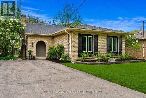 7 AMEER DRIVE  St. Catharines (Lakeshore), ON L2N 3S9