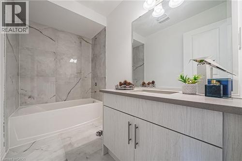 11 Davinci Boulevard, Hamilton, ON - Indoor Photo Showing Bathroom