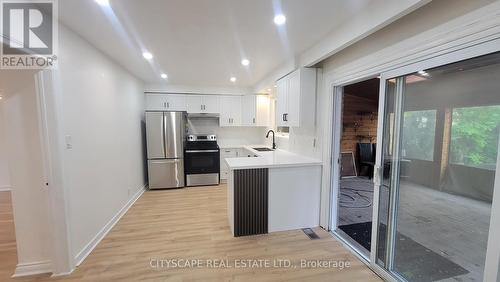 3450 Ellengale Drive, Mississauga, ON - Indoor Photo Showing Kitchen