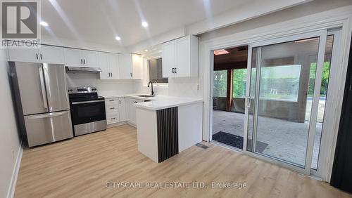 3450 Ellengale Drive, Mississauga, ON - Indoor Photo Showing Kitchen With Stainless Steel Kitchen