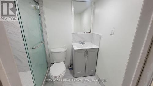 3450 Ellengale Drive, Mississauga, ON - Indoor Photo Showing Bathroom