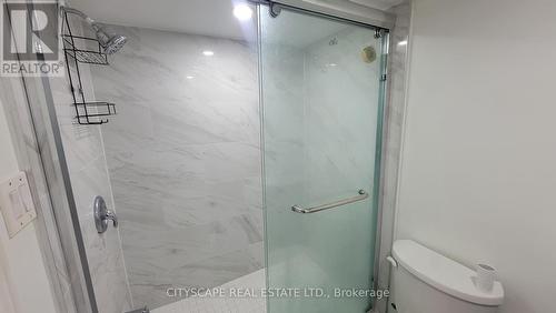 3450 Ellengale Drive, Mississauga, ON - Indoor Photo Showing Bathroom