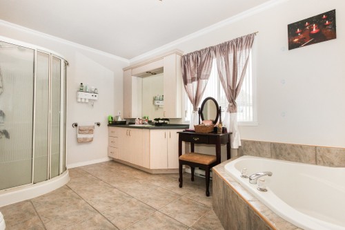 Bathroom - 928 Rue D'Antin, Repentigny (Repentigny), QC - Indoor Photo Showing Bathroom