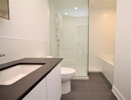 Bathroom - 604-5265 Rue Mackenzie, Montréal (Côte-Des-Neiges/Notre-Dame-De-Grâce), QC - Indoor Photo Showing Bathroom