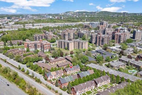 Aerial View - 6710 Ch. Wallenberg, Côte-Saint-Luc, QC - Outdoor With View