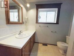 4pc Main Bathroom - 