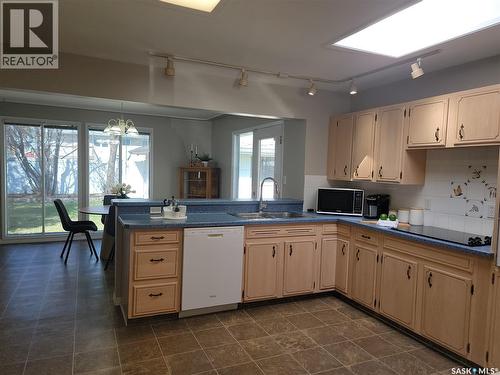 1502 Early Drive, Saskatoon, SK - Indoor Photo Showing Kitchen
