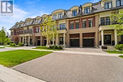 1638 CRESTVIEW AVENUE  Mississauga, ON L5G 0C3