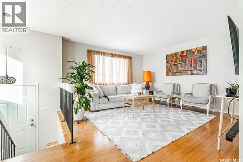 724 M Avenue S, Saskatoon, SK - Indoor Photo Showing Living Room