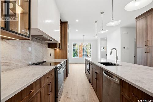 317 11Th Street, Saskatoon, SK - Indoor Photo Showing Kitchen With Double Sink With Upgraded Kitchen