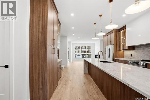 317 11Th Street, Saskatoon, SK - Indoor Photo Showing Kitchen With Upgraded Kitchen