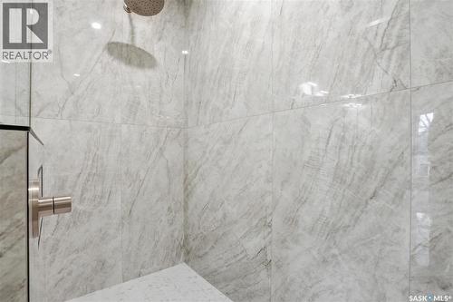 317 11Th Street, Saskatoon, SK - Indoor Photo Showing Bathroom