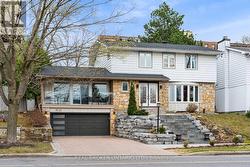 1958 NEEPAWA AVENUE  Ottawa, ON K2A 3L5