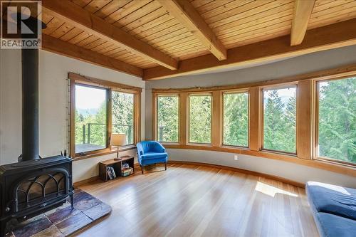 3630 Mountain View Road, Bonnington, BC - Indoor With Fireplace