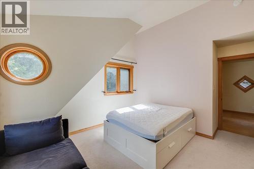 3630 Mountain View Road, Bonnington, BC - Indoor Photo Showing Bedroom