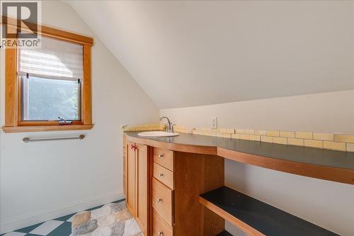 3630 Mountain View Road, Bonnington, BC - Indoor Photo Showing Other Room