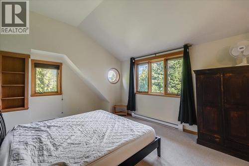 3630 Mountain View Road, Bonnington, BC - Indoor Photo Showing Bedroom