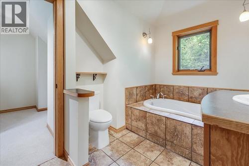 3630 Mountain View Road, Bonnington, BC - Indoor Photo Showing Bathroom