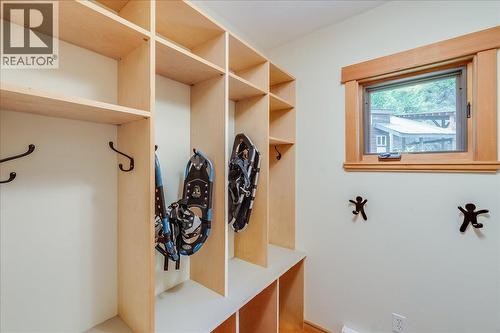 3630 Mountain View Road, Bonnington, BC - Indoor