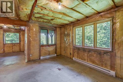 3630 Mountain View Road, Bonnington, BC - Indoor Photo Showing Other Room