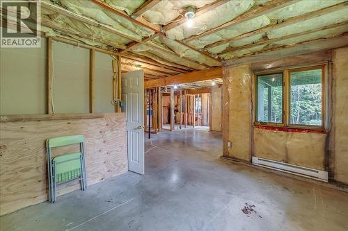 3630 Mountain View Road, Bonnington, BC - Indoor
