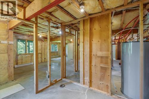 3630 Mountain View Road, Bonnington, BC - Indoor