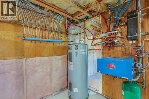 3630 Mountain View Road, Bonnington, BC - Indoor Photo Showing Basement