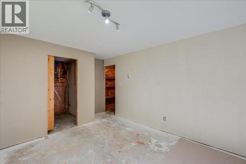 3630 Mountain View Road, Bonnington, BC - Indoor Photo Showing Other Room
