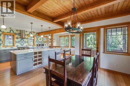 3630 Mountain View Road, Bonnington, BC - Indoor Photo Showing Dining Room