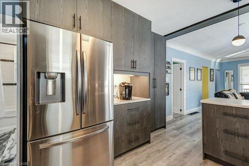 30 East 15Th Street, Hamilton, ON - Indoor Photo Showing Kitchen
