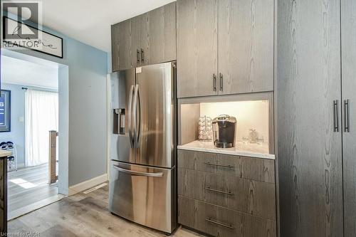 30 East 15Th Street, Hamilton, ON - Indoor Photo Showing Kitchen
