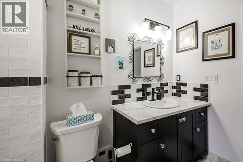 30 East 15Th Street, Hamilton, ON - Indoor Photo Showing Bathroom