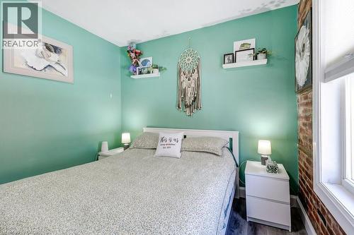 30 East 15Th Street, Hamilton, ON - Indoor Photo Showing Bedroom
