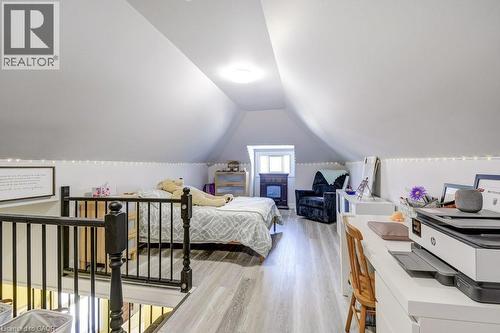 30 East 15Th Street, Hamilton, ON - Indoor Photo Showing Bedroom