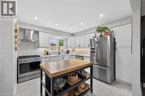 1 Sandringham Avenue, Hamilton, ON - Indoor Photo Showing Kitchen