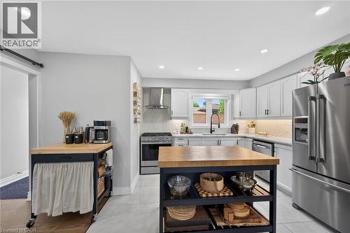 1 Sandringham Avenue, Hamilton, ON - Indoor Photo Showing Kitchen