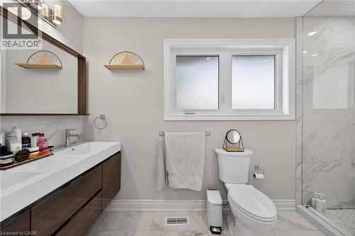 1 Sandringham Avenue, Hamilton, ON - Indoor Photo Showing Bathroom