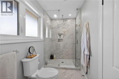 1 Sandringham Avenue, Hamilton, ON - Indoor Photo Showing Bathroom