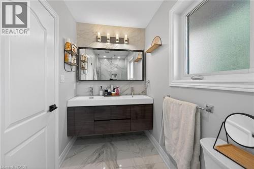 1 Sandringham Avenue, Hamilton, ON - Indoor Photo Showing Bathroom