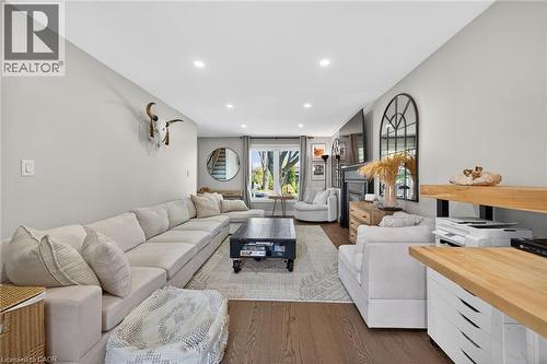 1 Sandringham Avenue, Hamilton, ON - Indoor Photo Showing Living Room