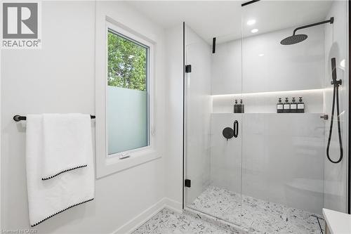 Modern shower enclosure featuring clear glass panels and matte black hardware - 345 Rankin Drive, Burlington, ON - Indoor