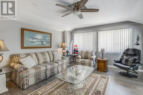 89 Andrew Drive, Tiny, ON - Indoor Photo Showing Living Room