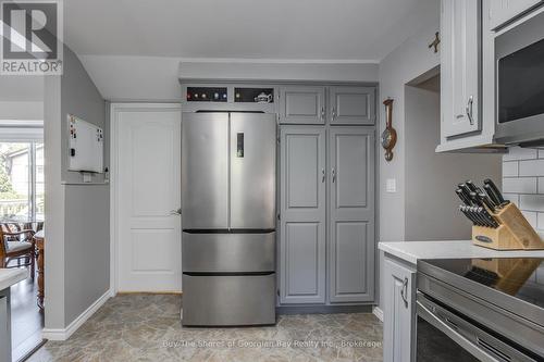 89 Andrew Drive, Tiny, ON - Indoor Photo Showing Kitchen