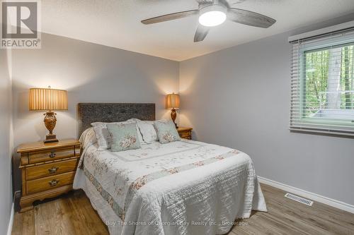 89 Andrew Drive, Tiny, ON - Indoor Photo Showing Bedroom
