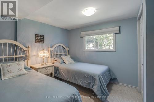 89 Andrew Drive, Tiny, ON - Indoor Photo Showing Bedroom