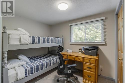 89 Andrew Drive, Tiny, ON - Indoor Photo Showing Bedroom