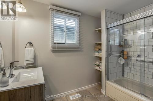 89 Andrew Drive, Tiny, ON - Indoor Photo Showing Bathroom